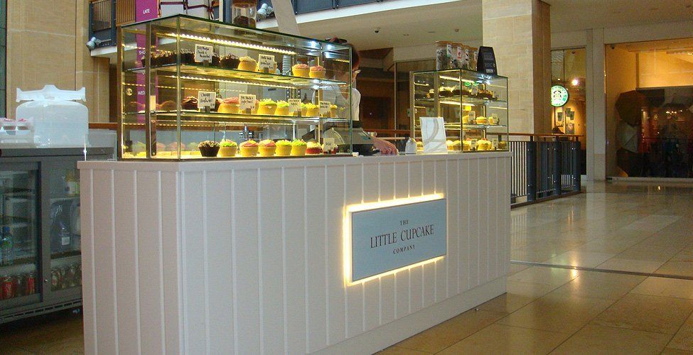 FP01S Ambient Curved Glass Counter-Top Cake Display with Mid-Shelf (by –  Fika Cake Display's